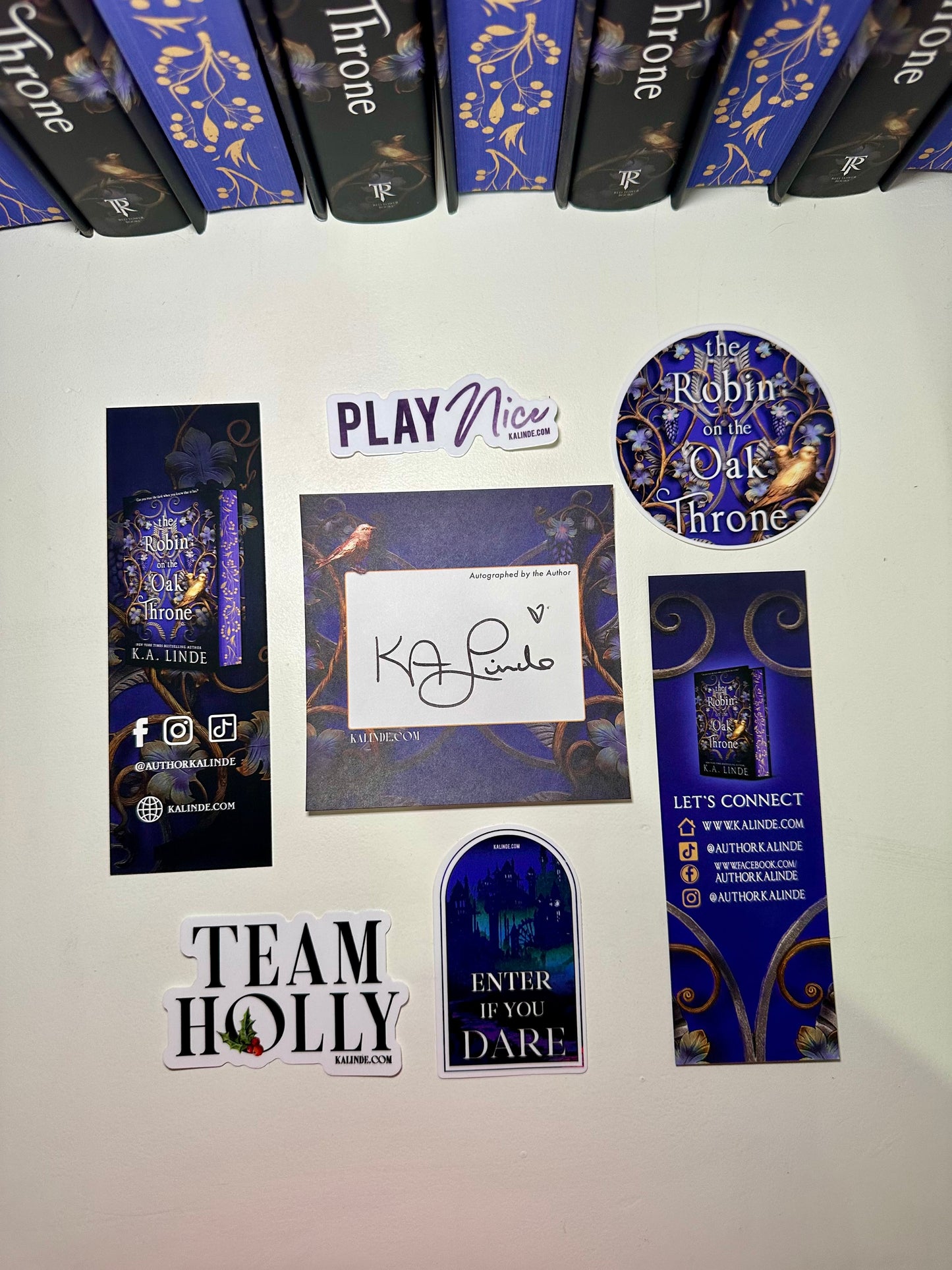 The Robin on the Oak Throne Swag Pack